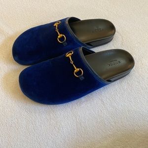 Tried once didn’t fit. Great condition no stains discrepancies or alterations.